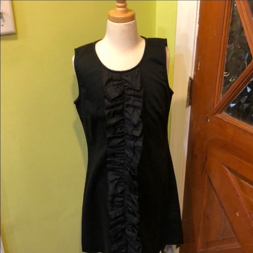 Black Sleeveless Ruffle Down The Front Size 4p